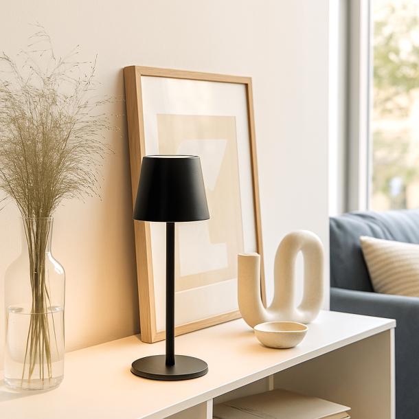 Genopladelig bordlampe m. touchknap - ledningsfri - 7 timer pr. opladning - Vlg farve!