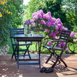 Cafset i svartmlad mahogny med fllbord + 2 fllbara stolar med armstd - Modell: York