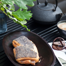 Rosenborg set - Matsort - Bord, 3 pers. Bnk och 2 stolar