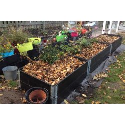 plantebed af natur genbrugspaller og rammer. DEMO - BRUGSMRKER OG LOGOER 