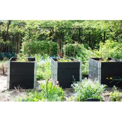 plantebed af natur genbrugspaller og rammer. DEMO - BRUGSMRKER OG LOGOER 