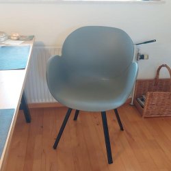 Chloe Dreje spisestuestol i vedligeholdelsesfri gr/sort kombi - Moderne