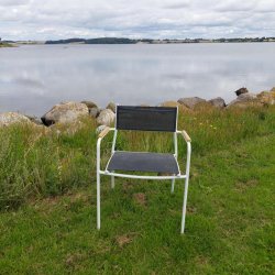 Roma stabelstol med teaktrs armln - vlg stellets farve