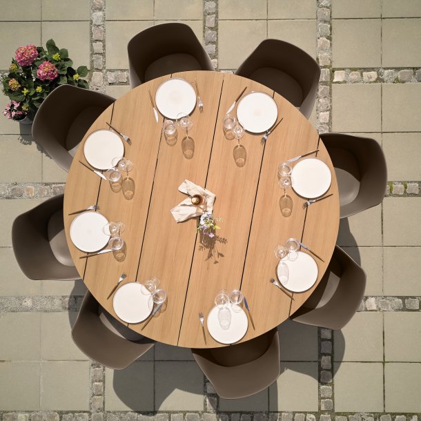 Vedligeholdelsesfrit havebord til 8 pers. m. stilfuldt stel i aluminium &amp; holdbar bordplade i nonwood � 178 cm