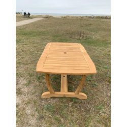 Gala Gold Teak bord med 4 stk. Boston havestole i UV beskyttet polyrattan flet med goldteak armln. 